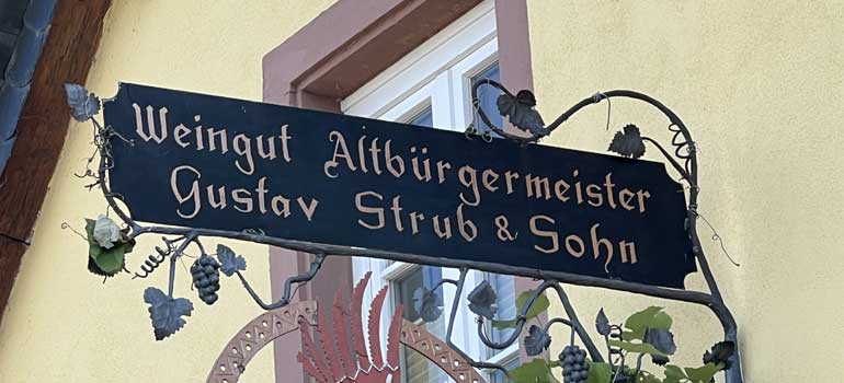 Schild an ehemaligem Wohnhaus von Gustav Strub | Altbürgermeister Nierstein